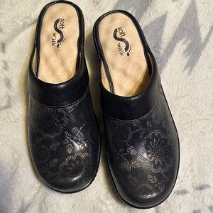 SoftWalk Black Floral Mules 9M